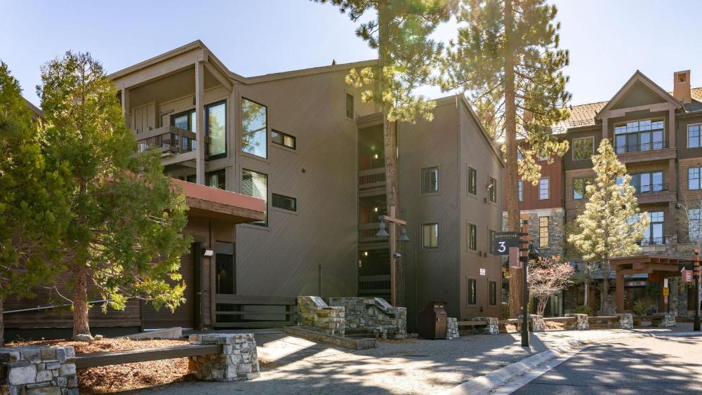 Flurry by AvantStay Tahoe Donner Home w Access to Northstar Resort Community